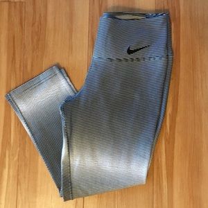 Nike Ombré Capri Leggings